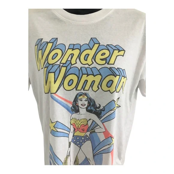 Wonder Woman graphic print image t-shirt size large brand new - Picture 3 of 9